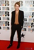 Tom Odell en la alfombra roja de los Premios Brit 2016 - Alfombra roja ...