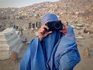 中国摄影师镜头下的阿富汗女人：在残酷中绽放美丽 | 大师IN像_手机凤凰网