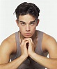 Classify singer Robbie Williams