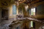 25+ Stunning Abandoned Homes That Tell A Thousand Stories - Urban ...