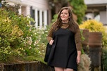Shrill Review: Hulu's Half-Hour Series Hits Home | Collider