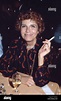 Deutsche Schauspielerin Anaid Iplicjian bei einer Zigarette ...
