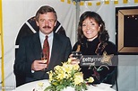 Politiker der FDP, Jürgen Möllemann und seine Frau Carola... News Photo ...
