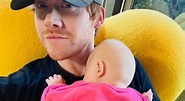 Comparte Rupert Grint tierna fotografía con su bebé en redes sociales ...