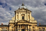 Val de Grace Church en París. Jacques Lemercier