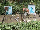 Hans and Sophie Scholl graves, Perlach Cemetery in Munich | Flickr