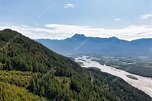 Vista aérea del valle de Fraser con fondo de paisaje de montaña de ...