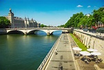 Discover the Quais de la Seine in Paris - French Moments