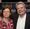 Joachim Gauck: Wenn Vater sagt "Gesine, steh doch mal auf!" - WELT