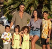 Cristiano Ronaldo revela nova fotografia de família ao lado dos cinco ...