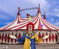Zirkuszelt rot weiss mit Clown und Bällen Foto & Bild | rot, spielen ...