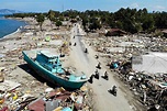 Estas fotos aéreas mostram o rastro de destruição deixado pelo tsunami ...