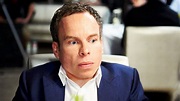 Warwick Davis played by Himself on - Official Website for the HBO ...