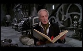 The Inventor (Vincent Price) in 'Edward Scissorhands' (1990, T. Burton ...