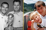 Lukas Podolski teilt seltene Fotos mit seinem Vater: Ein Detail ...