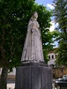 Estátua da Rainha Santa Isabel - Coimbra | All About Portugal