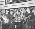 Los 'Beatles' junto a su productor George Martin - Foto en Bekia Actualidad