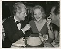 Marlene Dietrich et Jean Gabin Lors d’un gala, 1941 Photographie de ...