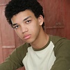 Poze Justice Smith - Actor - Poza 3 din 7 - CineMagia.ro