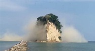【動画】石川県珠洲市で震度6弱の地震 5人負傷 能登のシンボル見附島が一部崩落：北陸中日新聞Web
