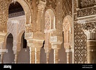 Säulen des Hofes der Löwen in der Alhambra von Granada Stockfotografie ...