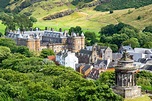 Palace of Holyroodhouse in Edinburgh - The British monarch’s official ...