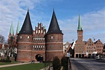 Das Holstentor - das "schiefe" Wahrzeichen von der Hansestadt Lübeck ...