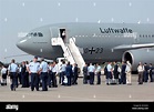 Deutsche Soldaten vor Airbus A310 PAX - Kurt Schumacher - der deutschen ...