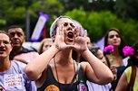 Fotos: Dia de luta: mulheres realizam protesto por direitos feministas ...