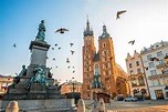 La Basílica de Santa María, en la plaza del Mercado de Cracovia, es uno ...