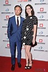 Anne Hathaway con su marido Adam Shulman en The Los Angeles Fine Art ...