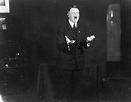 Hitler rehearsing his speech in front of the mirror, 1925 - Rare ...