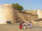 Places to visit in Utter Pradesh: Jhansi Fort - www.vishvabhraman.com