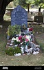 Robin gibb grave hi-res stock photography and images - Alamy