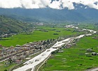 Weit im Westen des Landes liegt die Kleinstadt Paro. 15.000 Bhutaner ...