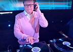 Mandando 'aquele' som: Bill Gates se solta e vira DJ em programa de ...
