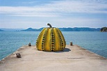 Escultura icônica de Yayoi Kusama é levada mar adentro por tufão no ...