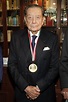 Premian a Miguel Alemán Velasco con la medalla al mérito empresarial