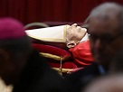 ¿Será enterrado Benedicto XVI como un papa? Estas son las claves de su ...