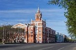 Edificio Con El Chapitel En Komsomolsk-en-Amur, Rusia Foto editorial ...