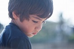 Trauriges Kind: Tipps, wie Sie Ihre Kinder trösten und aufmuntern