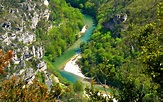 The Gorges Tarn é um desfiladeiro formado pelo rio Tarn entre o Causse ...