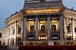 Gottfried Semper und Karl v. Hasenauer erbauten das Burgtheater