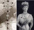 The Cullinan Brooch incorporated into Queen Mary’s emerald stomacher ...