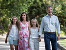 Spain's Queen Letizia poses alongside King Felipe VI and daughters ...