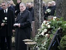 Ex-Spionagechef Wolf: 1500 Trauernde bei Beisetzung - FOCUS Online