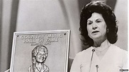 Country singer Kitty Wells dies at 92 - BBC News