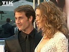 David Rott mit seiner Frau Elena auf dem „blauen“ Teppich | TIKonline.de