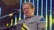 Devo guitarist Bob Casale dead at 61 - CBS News