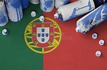 Bandera Portugal Y Pocas Latas De Aerosol Usadas Para Pintar Graffitis ...